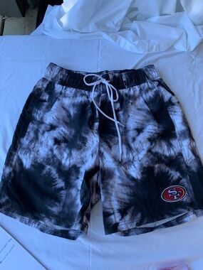 NWOT San Francisco 49ers Men's Black & White Tie-Dye Swim Trunks